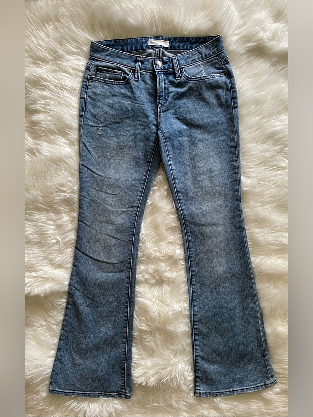 GAP 1969 EUC Women’s Long and Lean Jeans with distressed details Size 24P